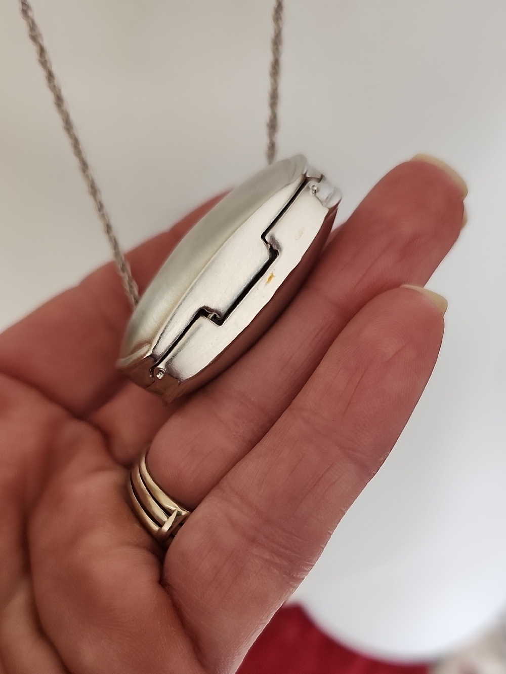Vtg Estee Lauder Silver Tone Purse Pendant Necklace Solid Perfume Compact - Picture 5 of 16